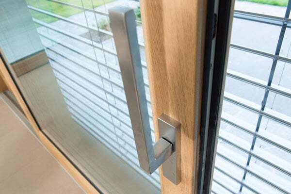 Ombreggiante per finestre esterno e interno al vetro: lamelle regolabili