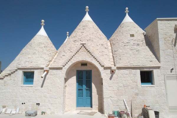 porta-finestra-come-ingresso-principale-nei-trulli